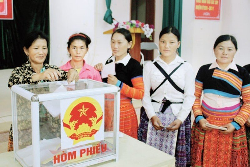 Chiêm bao thấy mình bị thương ở tay nhưng vẫn đi bầu cử