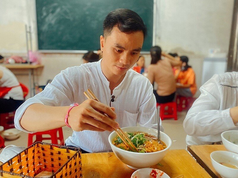 Nam ngủ thấy ăn bún bò thì cần cẩn trọng